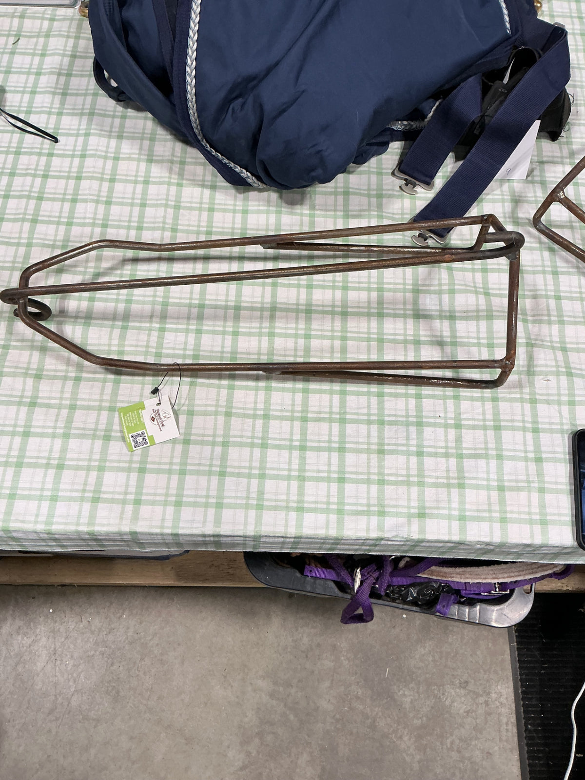 saddle stand with bridle hooks 