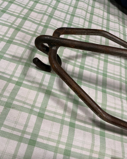saddle stand with bridle hooks 