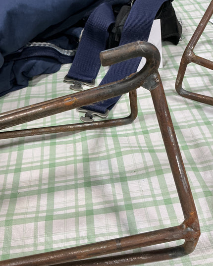 saddle stand with bridle hooks 