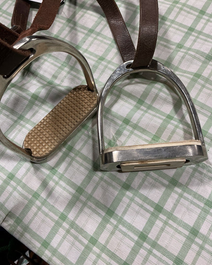 english stirrups with leathers 4 3/4