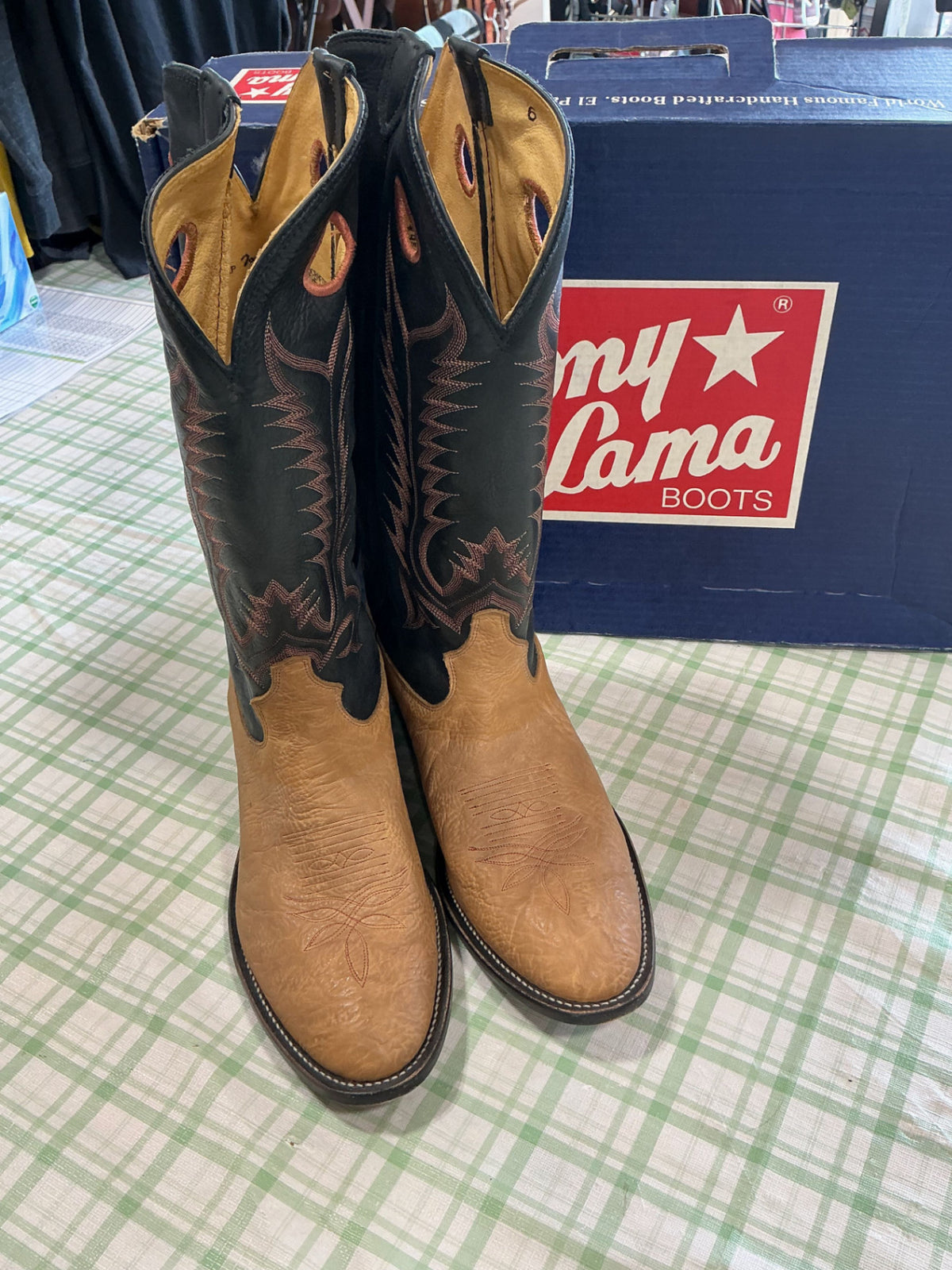 cowboy boots tony lamas 12"