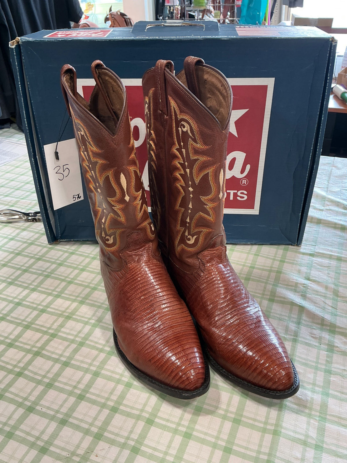 cowboy boots tony lamas 