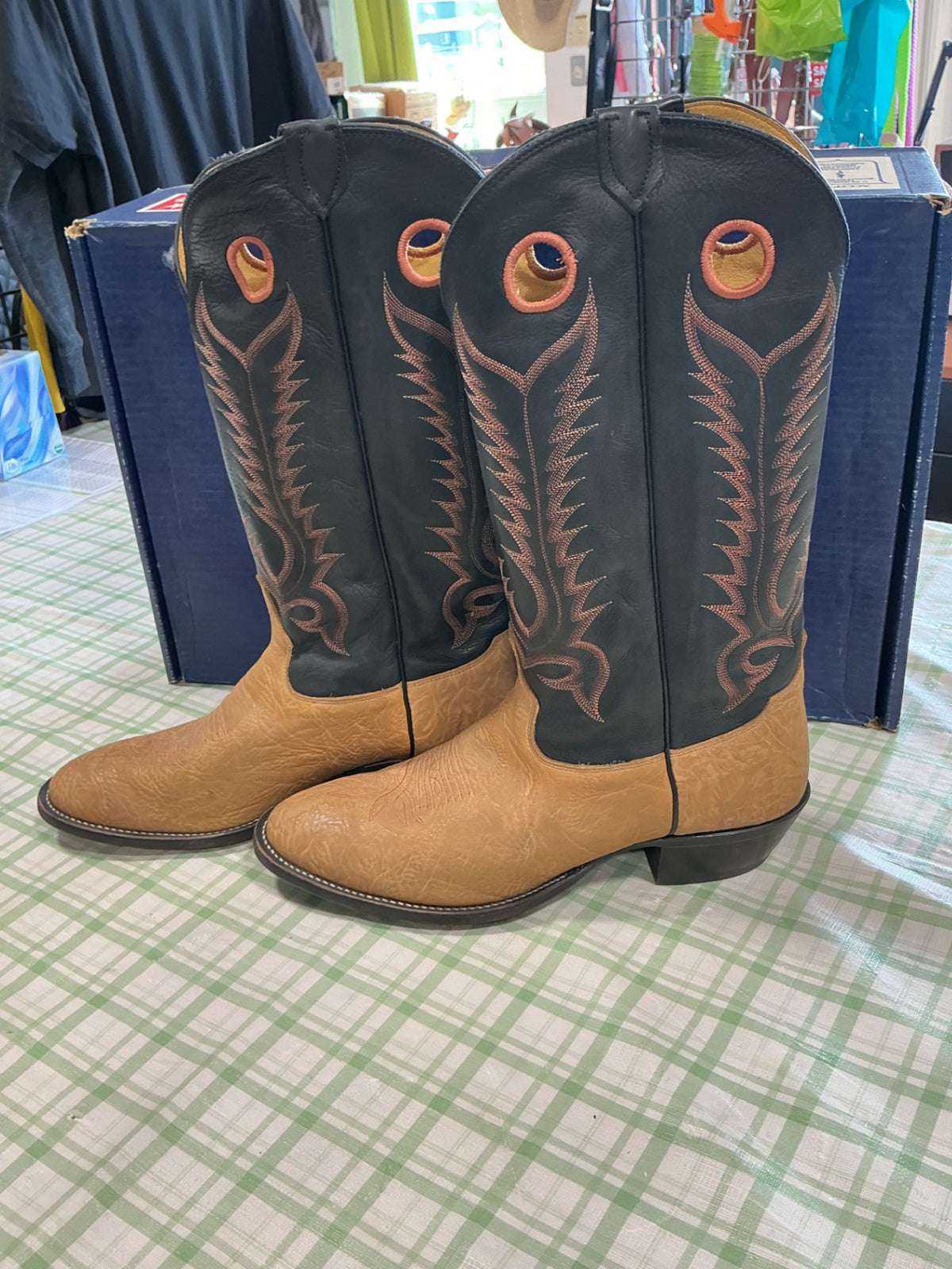 cowboy boots tony lamas 12"