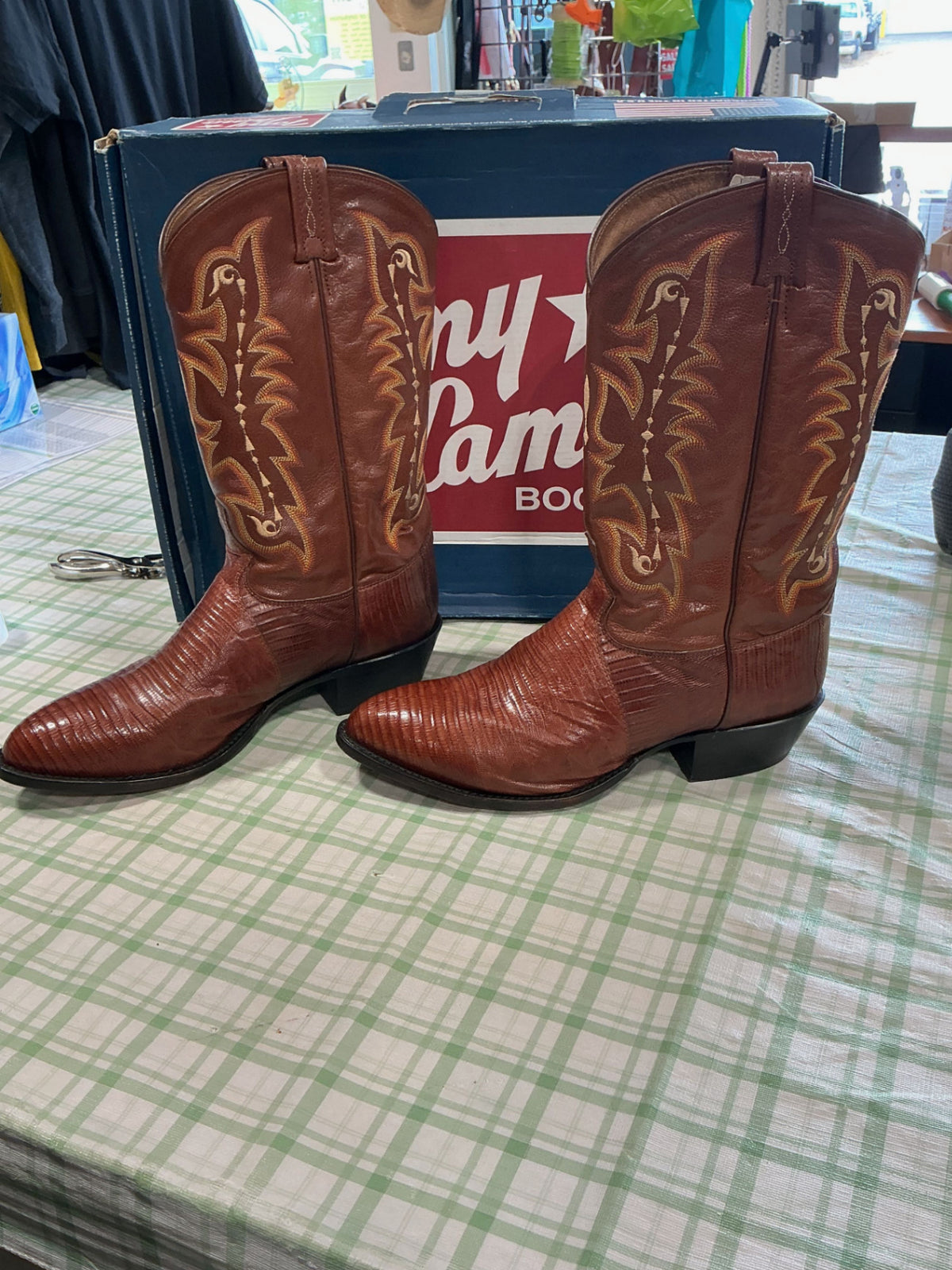 cowboy boots tony lamas 