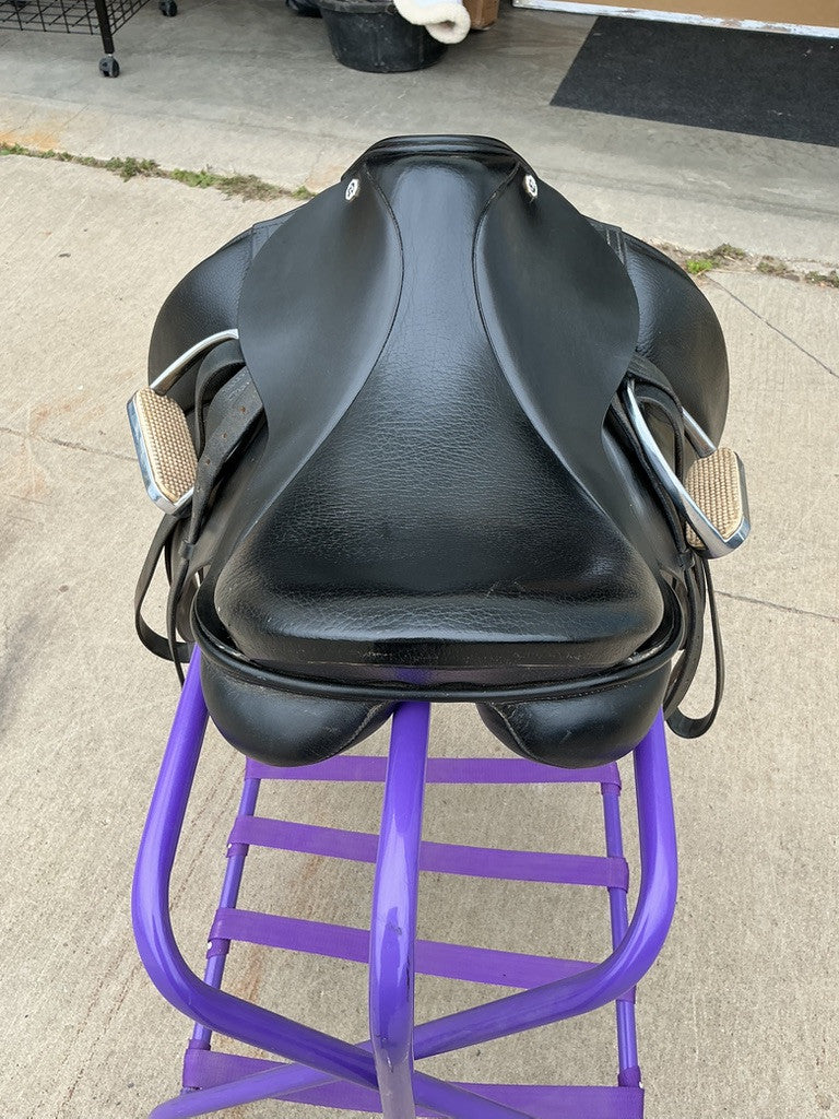 English Saddle Dressage Barns 18" G5"