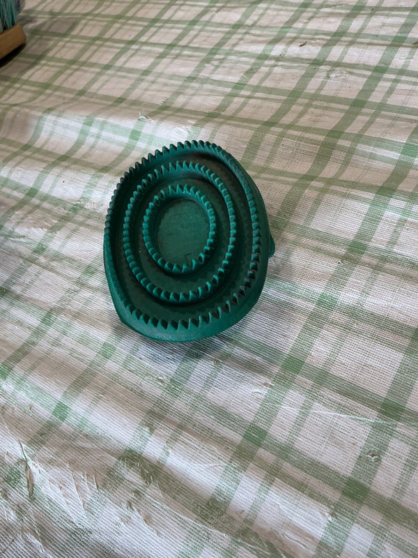 Curry Comb – Hard Rubber, Green | Used, Good