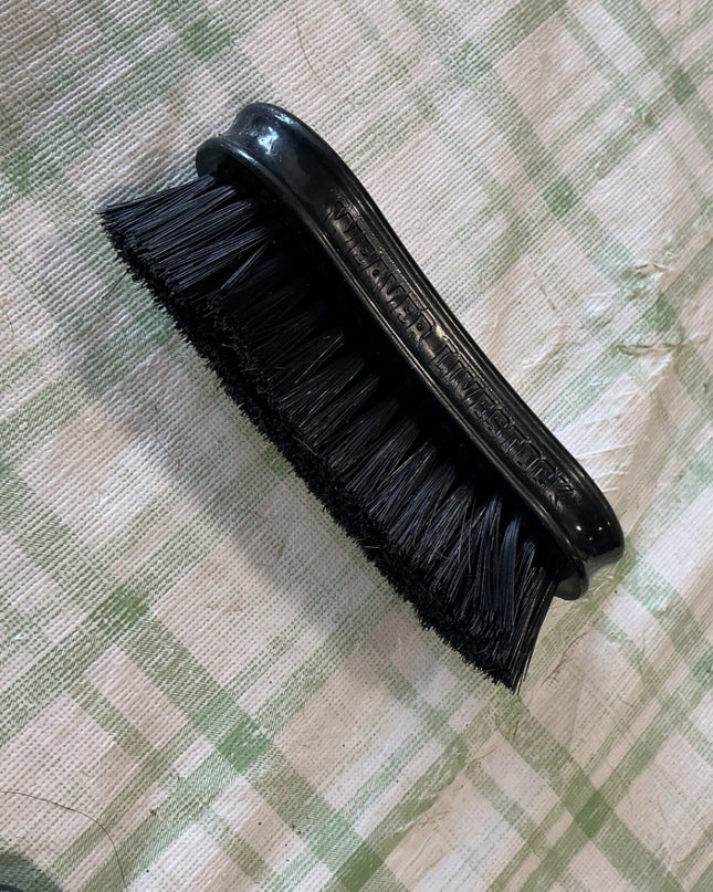 grooming brush black mini 