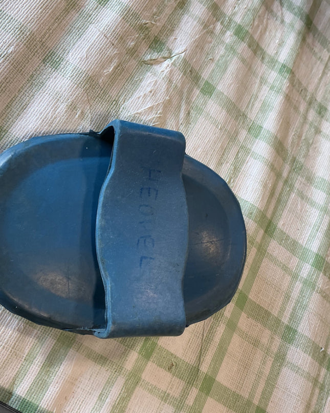 curry comb blue 
