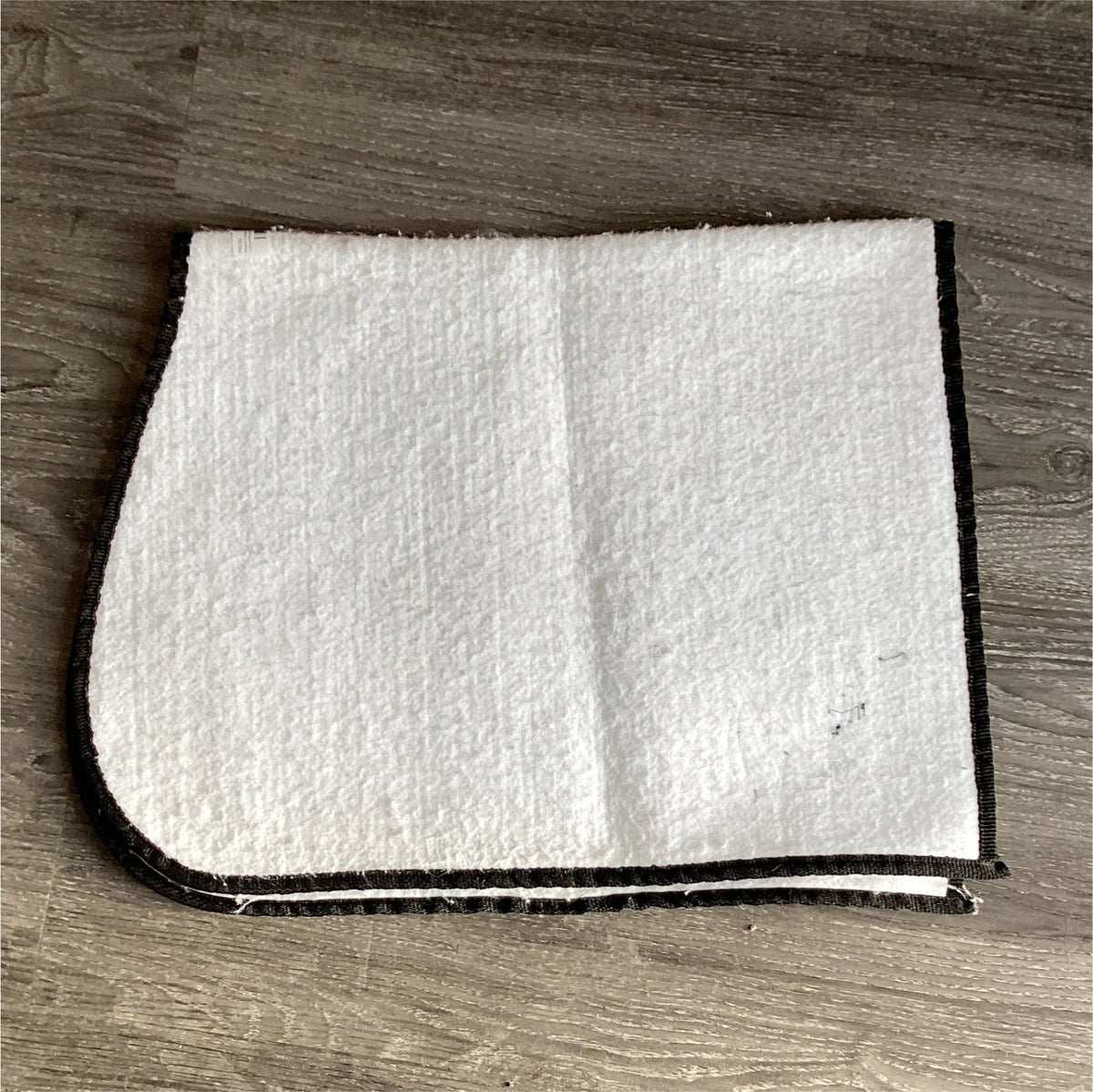 English Saddle Pad – White with Black Trim | Used