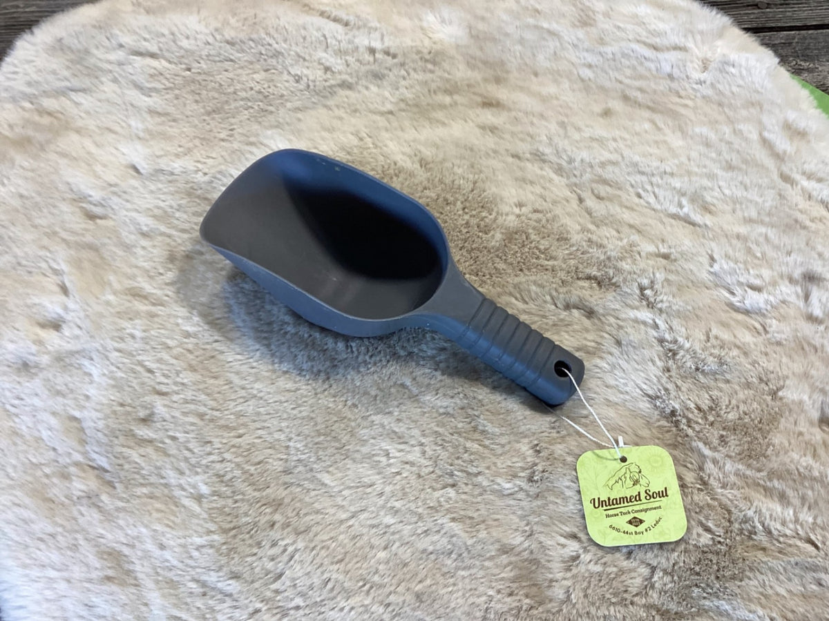 Feed Scoop – Small, Grey (Price Each) | Used