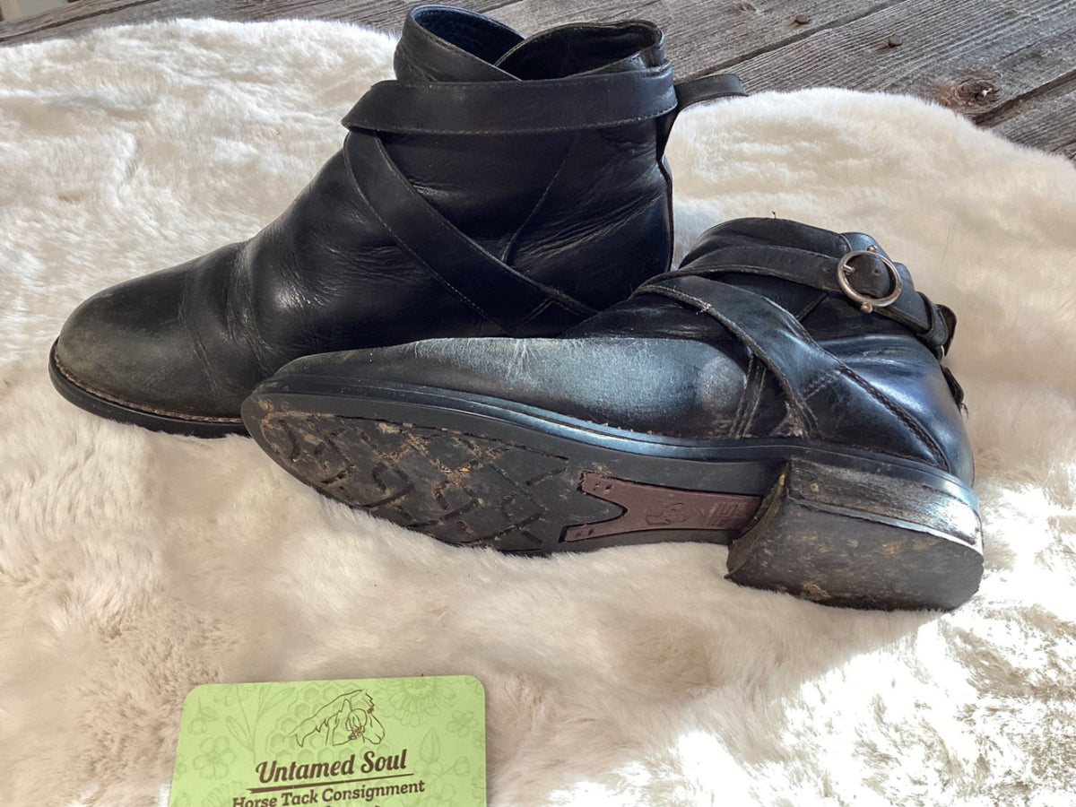 Cowboy Boots – Ariat Ankle, Size 5 | Used