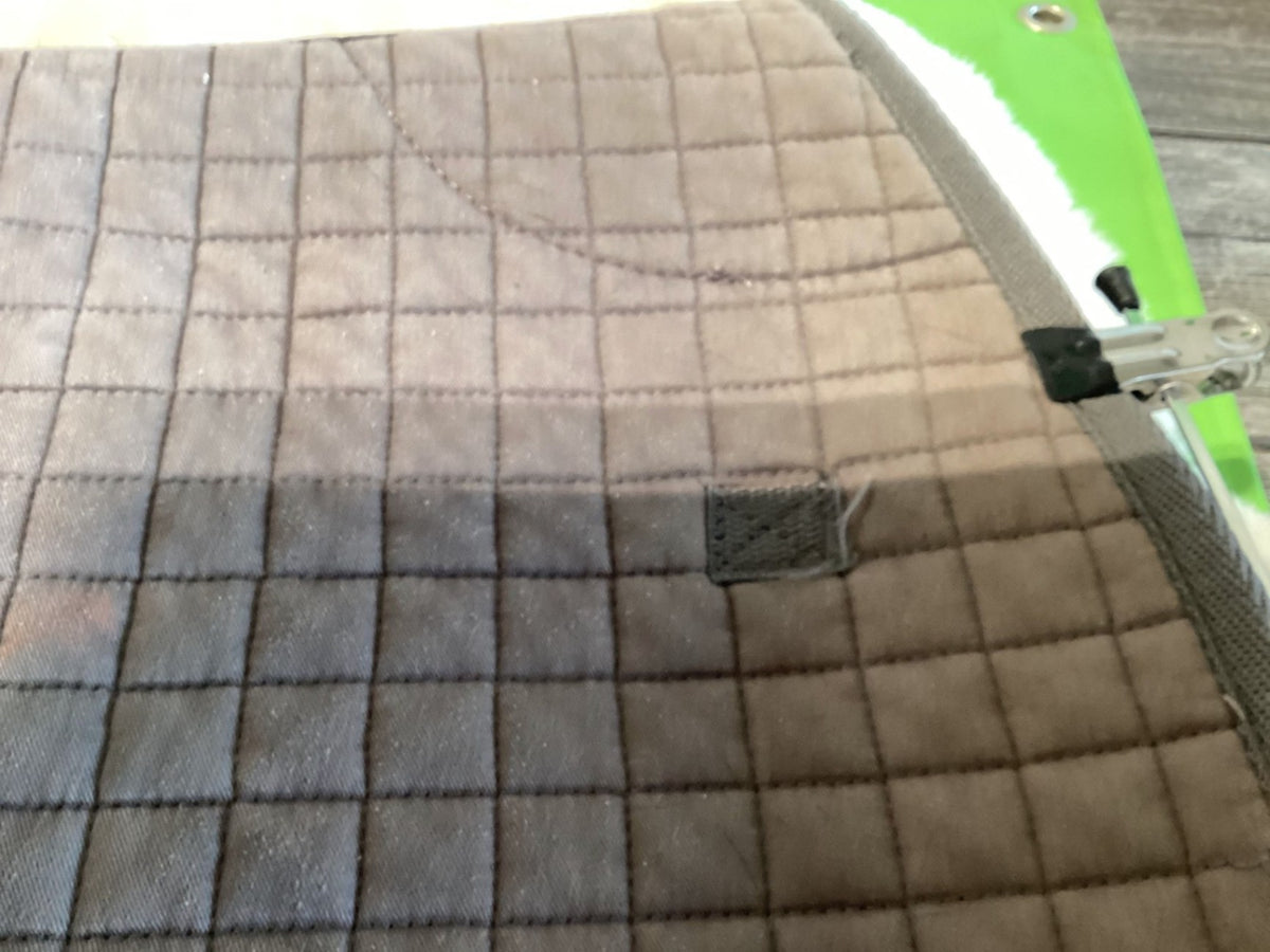 English Saddle Pad – Back on Track, Grey (Faded) | Used