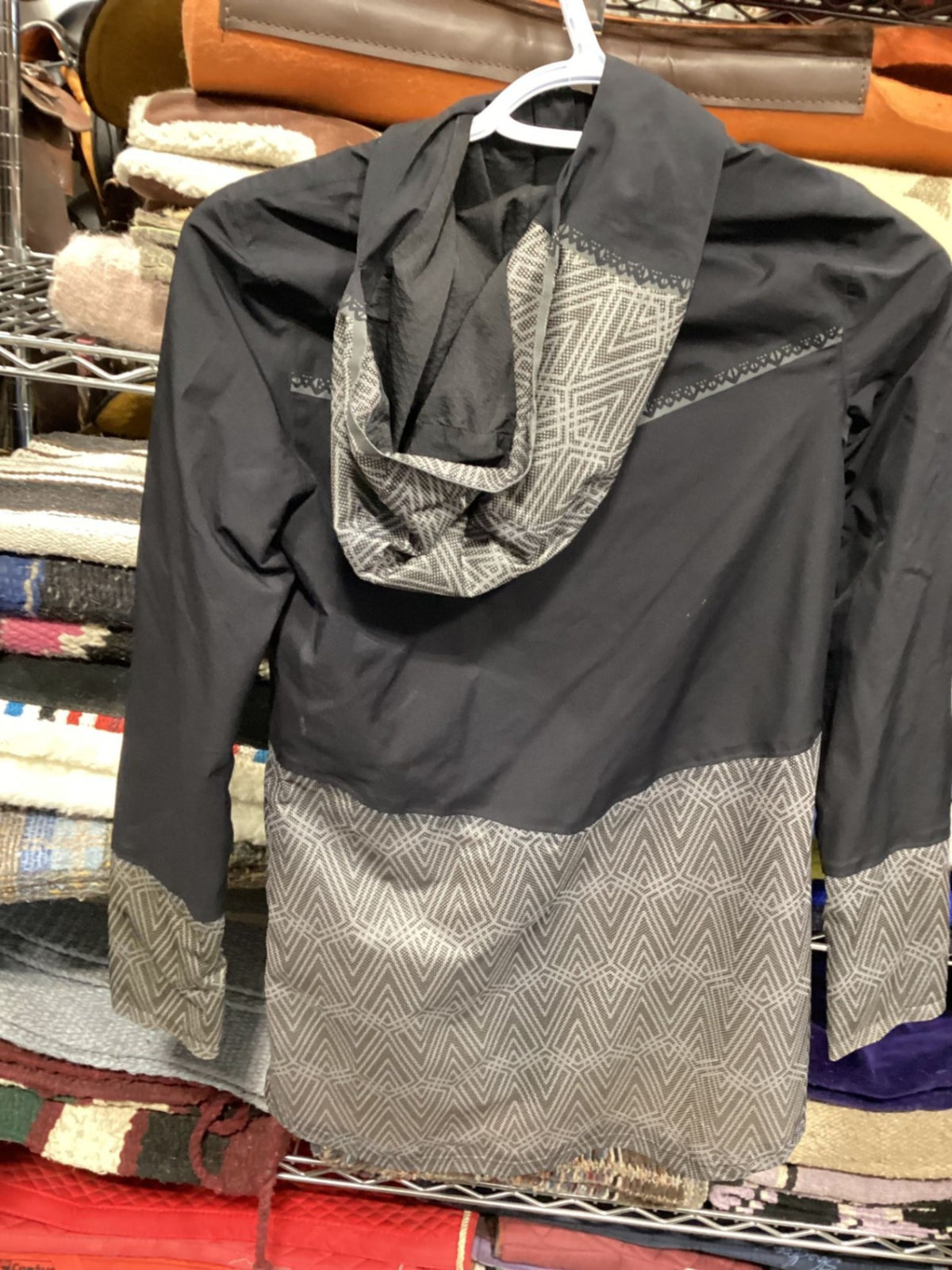 Jacket – Ivivva Kids Long, Black/Grey, Size 10 | Used