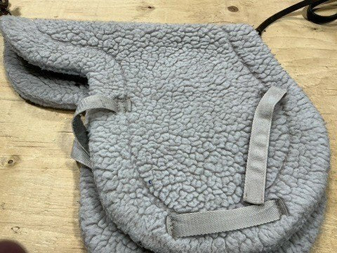 English 1/2 Saddle Pad – Fleece, White | Used