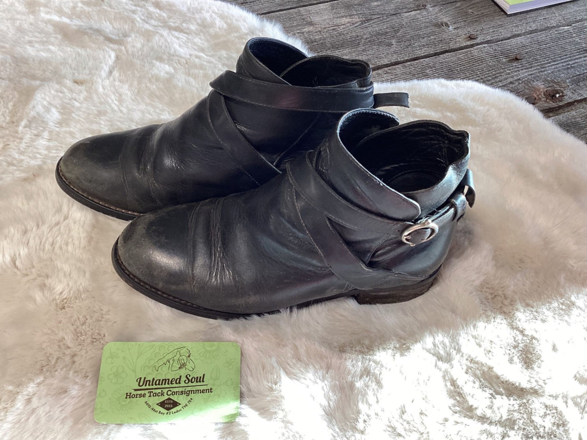 Cowboy Boots – Ariat Ankle, Size 5 | Used