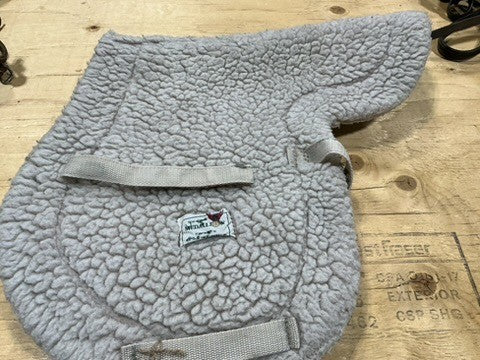 English 1/2 Saddle Pad – Fleece, White | Used