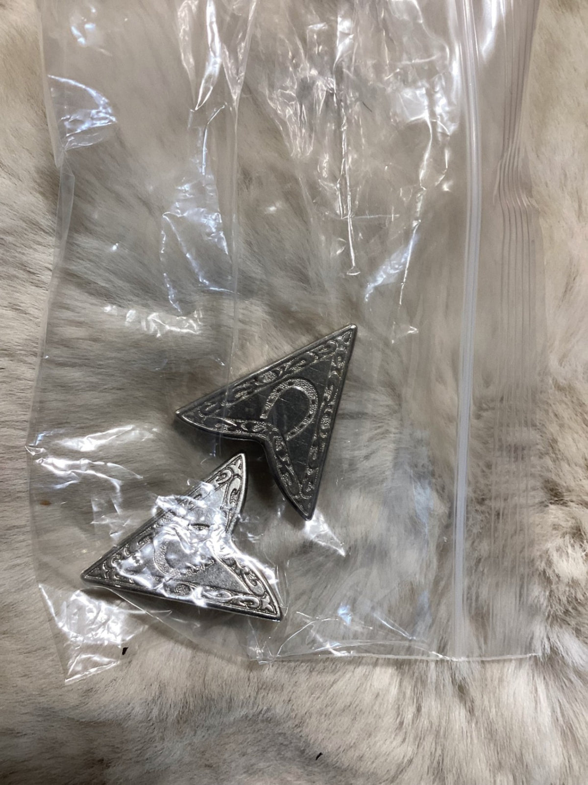 Collar Clips – Plated | Used
