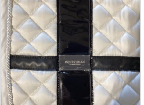 English Saddle Pad – Equestrian Stockholm Dressage, White/Black Stripe, Full | Used