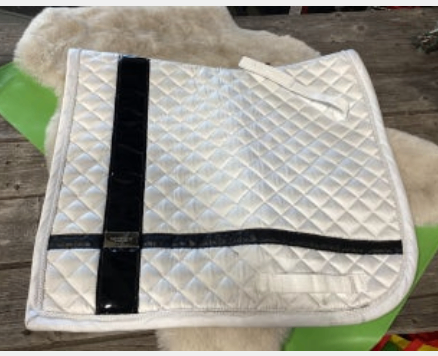 English Saddle Pad – Equestrian Stockholm Dressage, White/Black Stripe, Full | Used