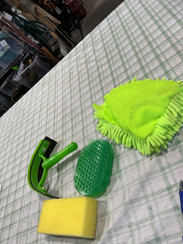 Washing Kit – Sponge, Curry Comb, Sweat Scraper, Green | New with Tags