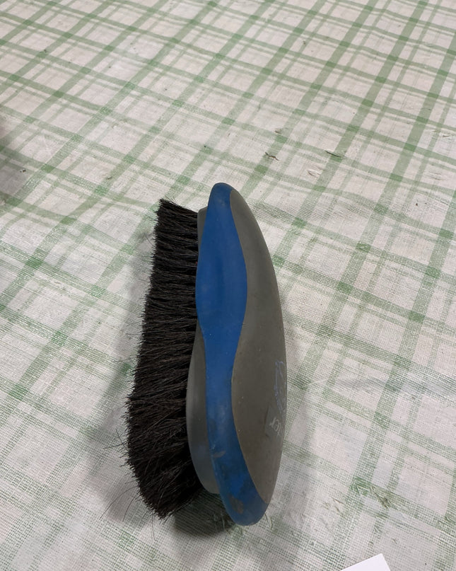 grooming brush 