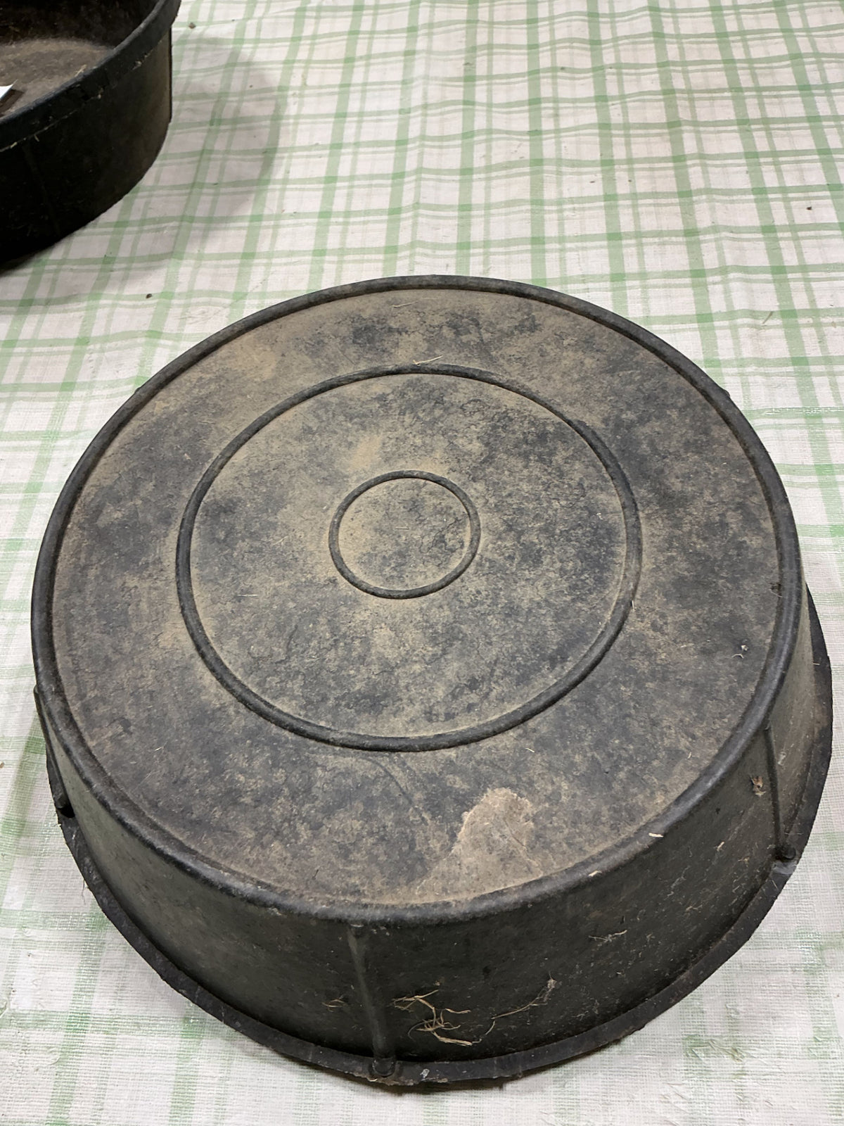 Feed Tub – Medium | Used