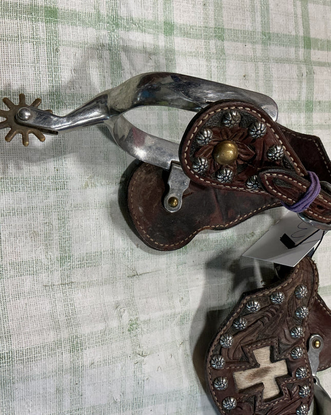 wesern spurs with leather straps 