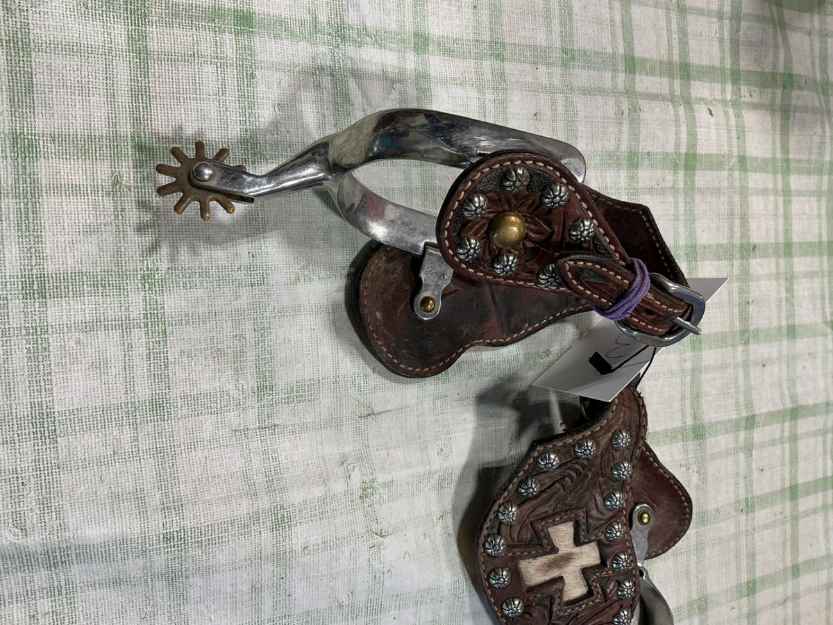wesern spurs with leather straps 