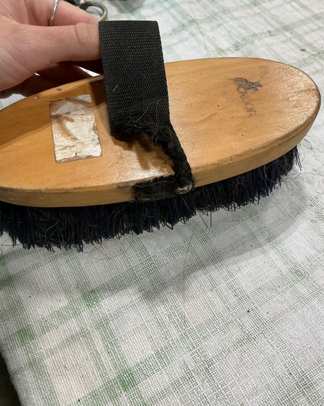 grooming brush 