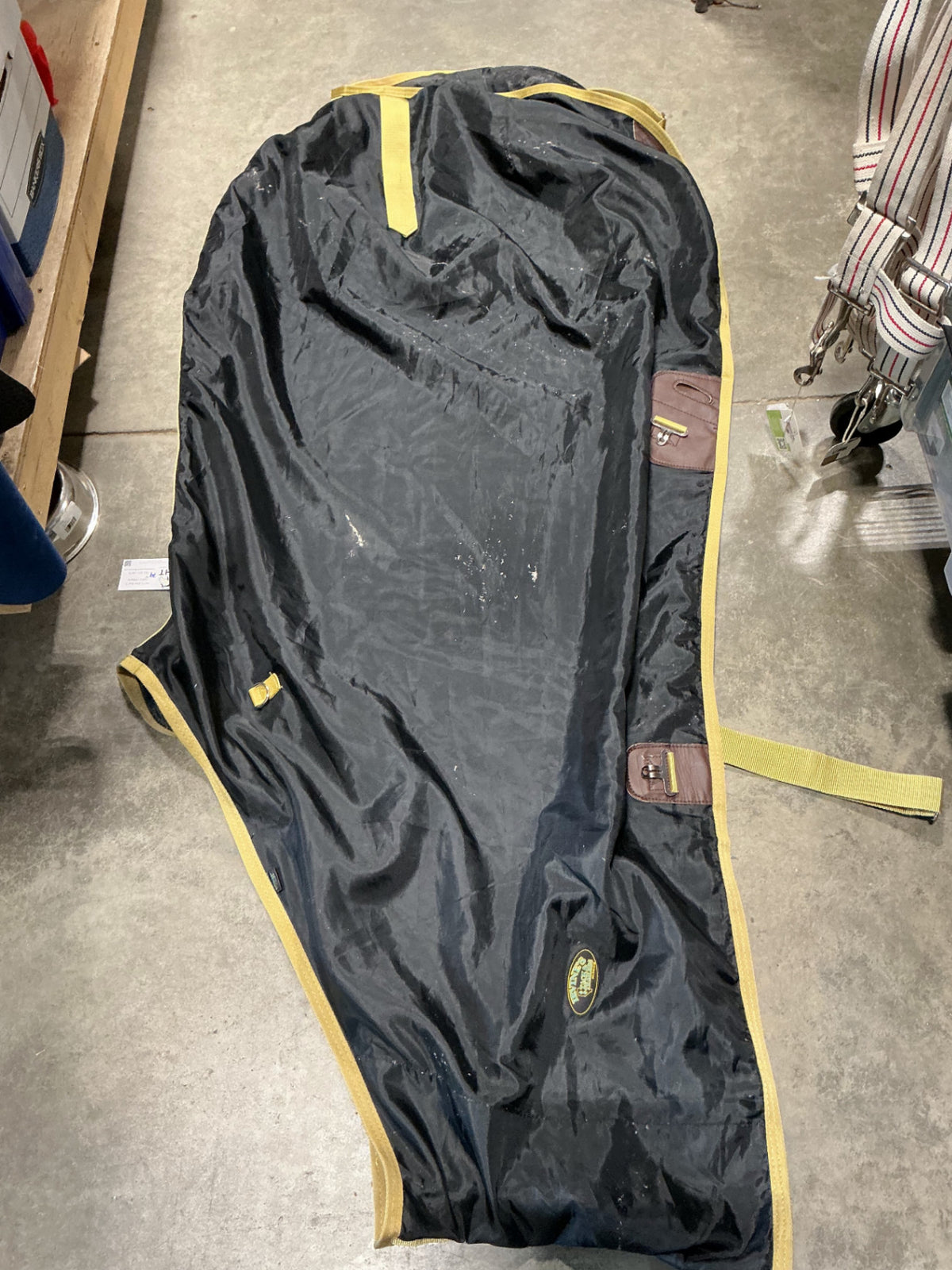 stable sheet 74" black and yellow 