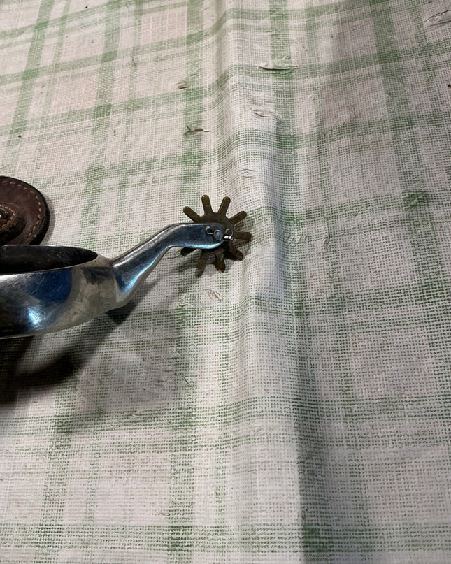 wesern spurs with leather straps 