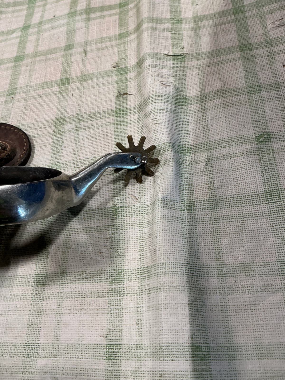 wesern spurs with leather straps 