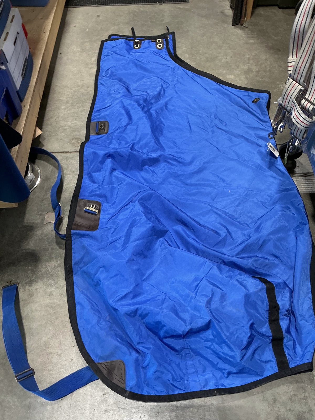 stable sheet 82" blue 