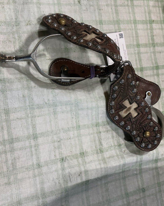 wesern spurs with leather straps 