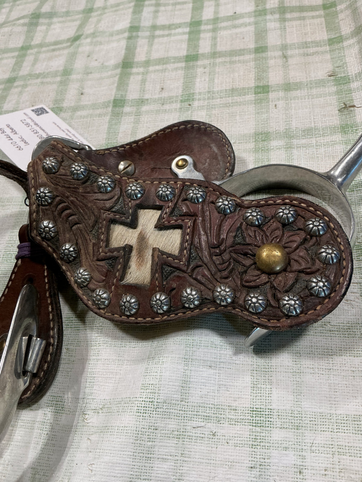 wesern spurs with leather straps 