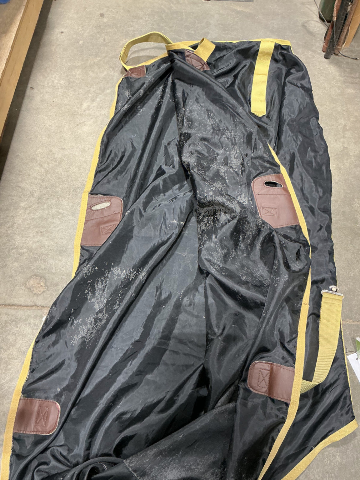 stable sheet 74" black and yellow 