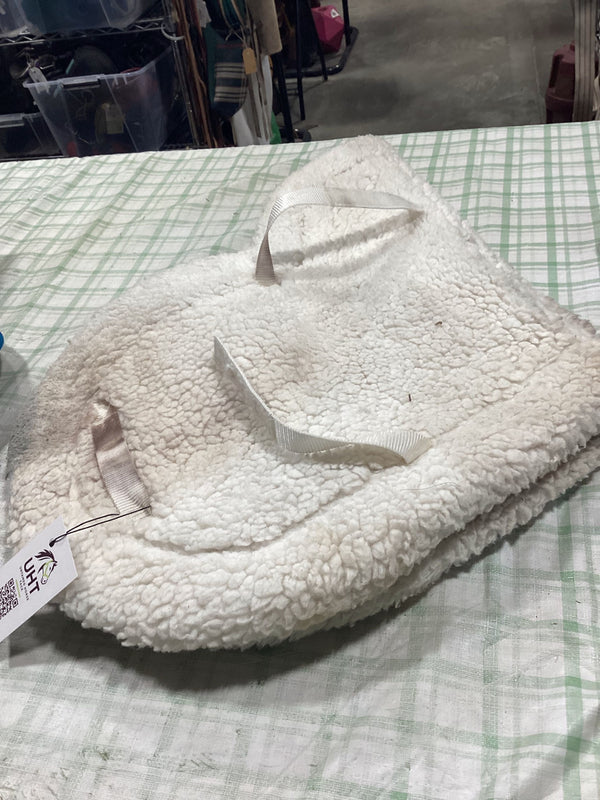 English 1/2 Saddle Pad – Fleece, White, 21x37 | Used, Good