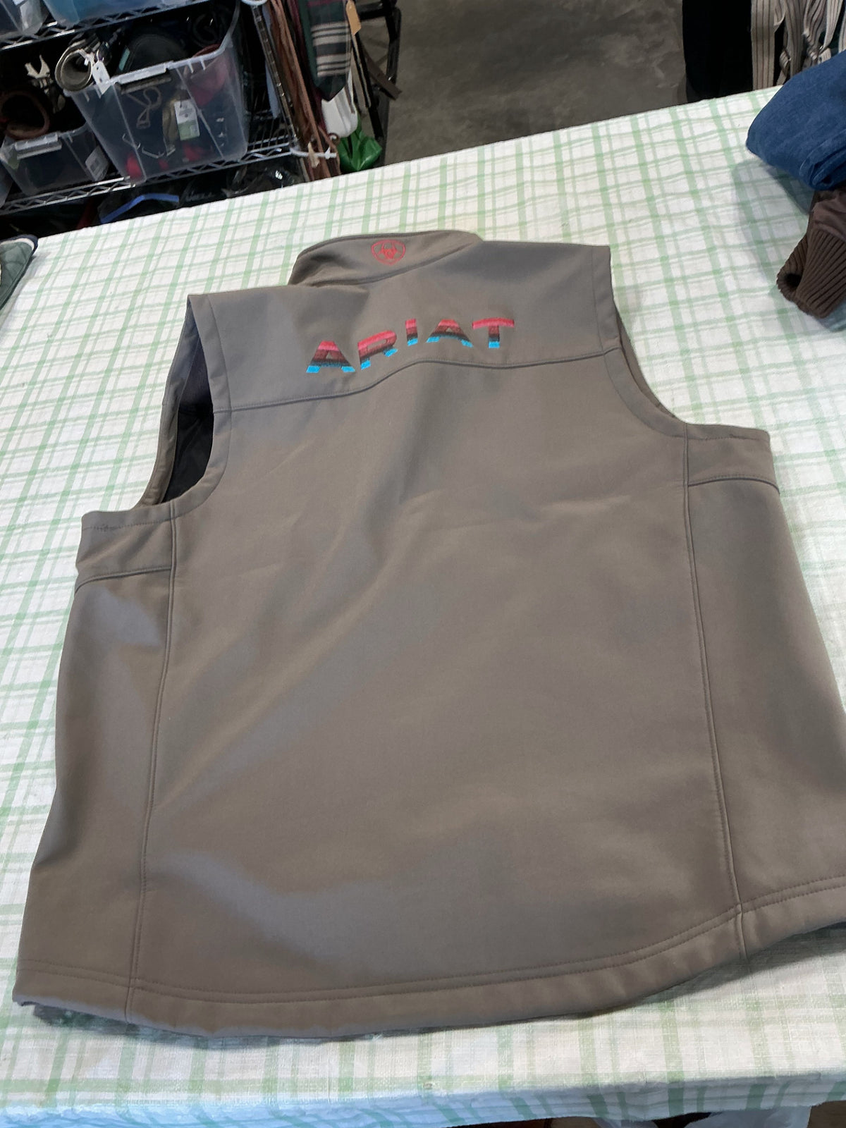 vest ariat large 