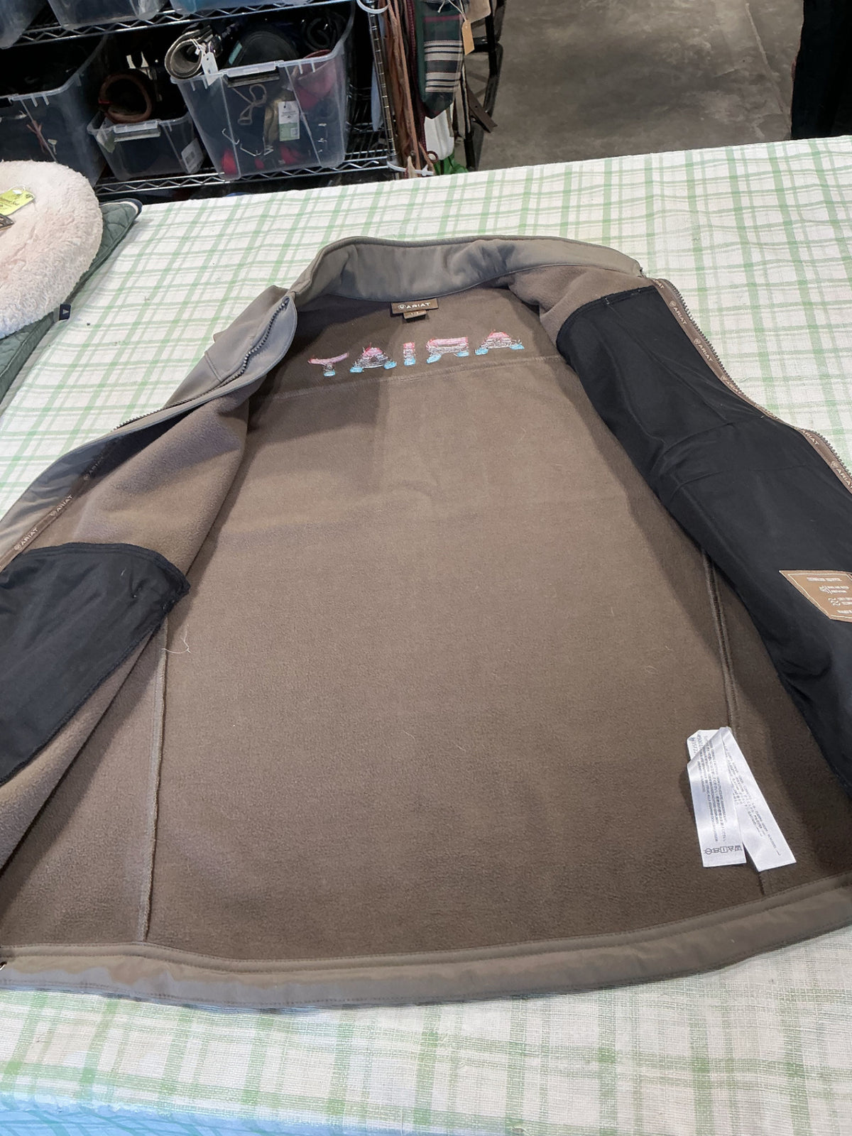 vest ariat large 