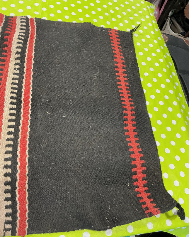 Western Saddle Blanket red /Black 32x32