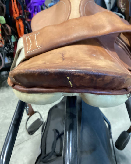 English Saddle 15"