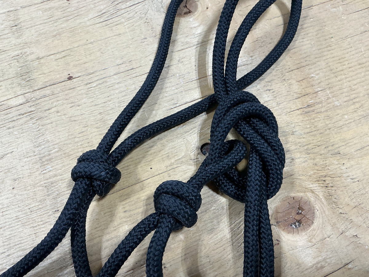 Halter – Rope, Black/Red (B) | Used