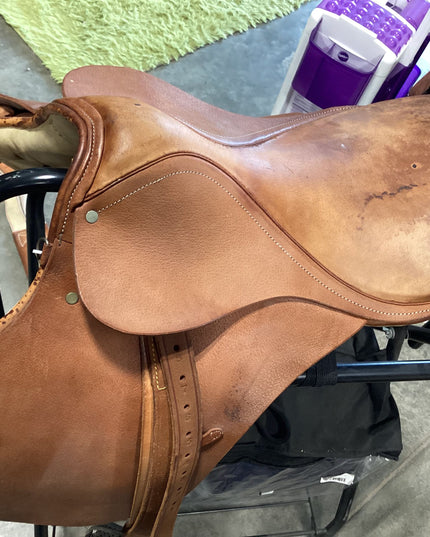 English Saddle 15"