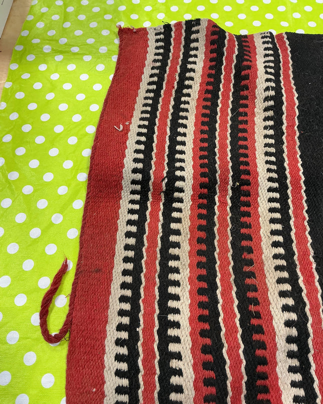 Western Saddle Blanket red /Black 32x32