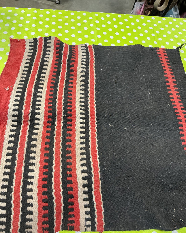 Western Saddle Blanket red /Black 32x32