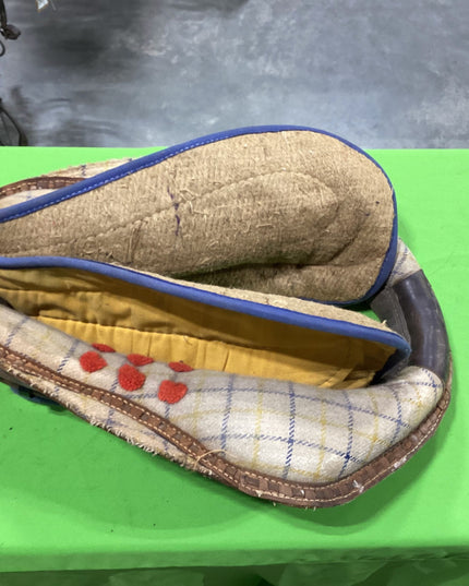 Draft Collars Older with Blankets